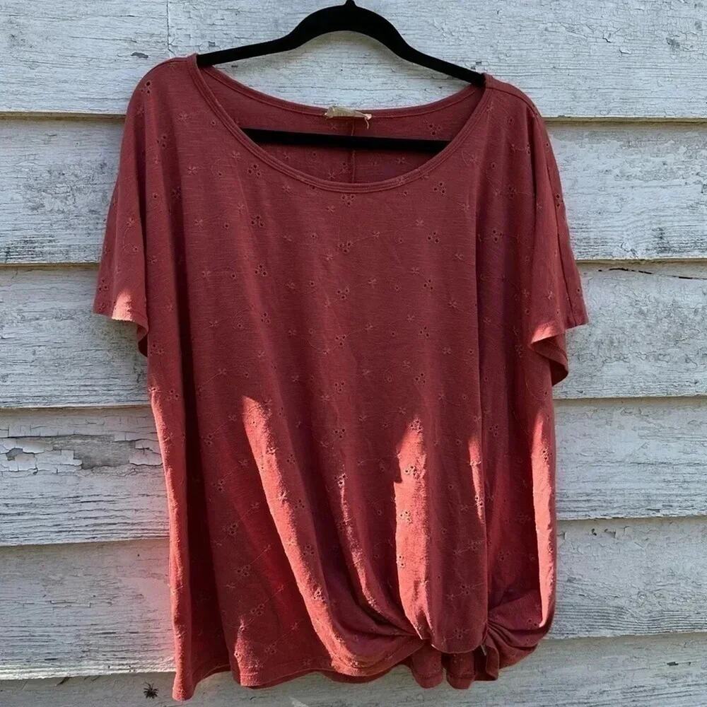 24/7 Maunces top an orange rust color in‎ good condition Vanity sizing 1 medium.